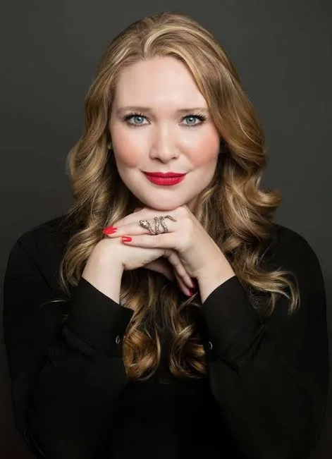 Portret autora Sarah J. Maas