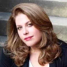 Portret autora C. J. Daugherty