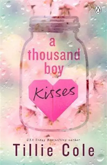 Knjiga "A Thousand Boy Kisses", autora Tillie Cole, izdavač Penguin Books, 2022.