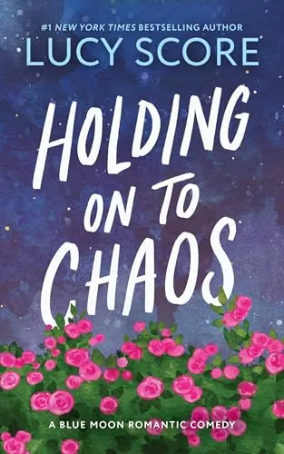 Knjiga "Holding on to Chaos", autora Lucy Score, izdavač Sourcebooks, 2025., meki uvez